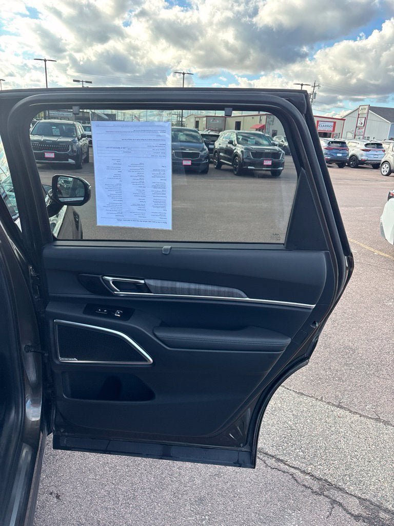 Used 2024 Kia Telluride SX Prestige w/ Towing Package AWD/4WD image 21
