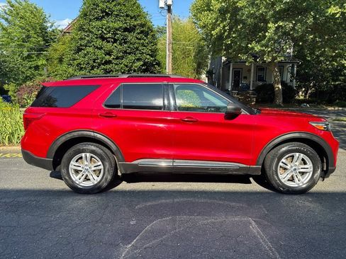 Used 2020 Ford Explorer XLT w/ Comfort Package AWD/4WD image 6