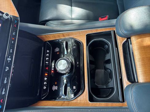 Used 2023 Jeep Grand Wagoneer Series II AWD/4WD image 46