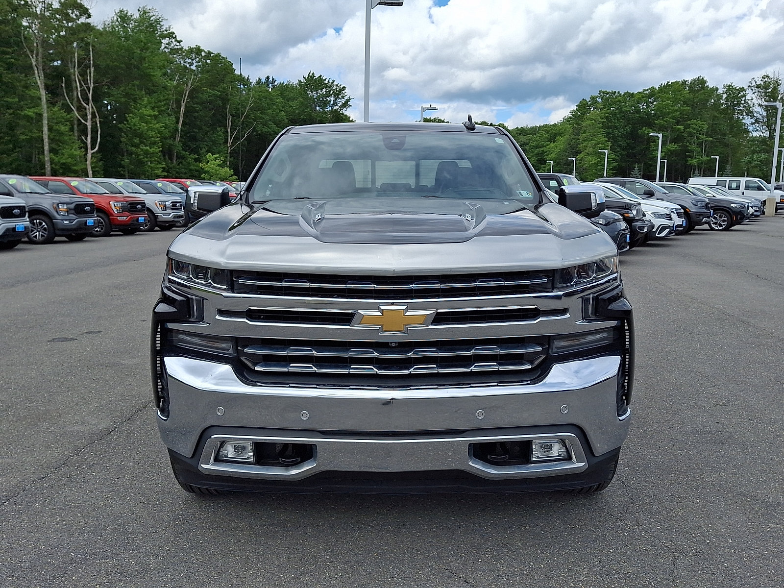 Used 2019 Chevrolet Silverado 1500 LTZ w/ LTZ Plus Package AWD/4WD image 2