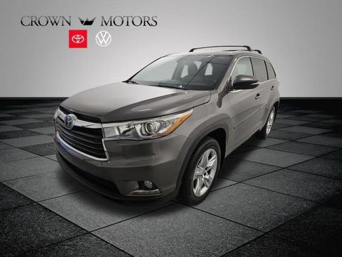 Used 2015 Toyota Highlander Limited w/ Driver Technology Package AWD/4WD image 3