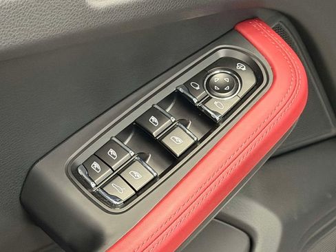 Used 2025 Porsche Macan S AWD/4WD image 25