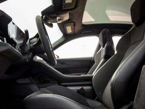 Used 2025 Porsche Taycan GTS image 25