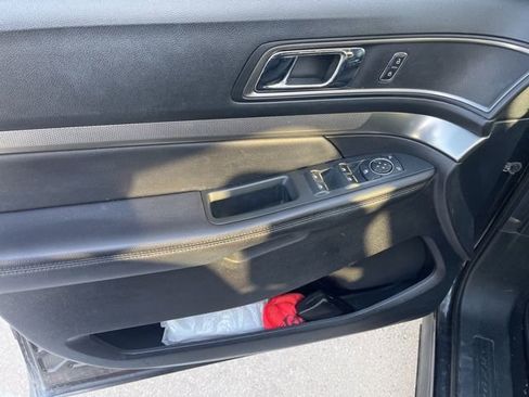 Used 2018 Ford Explorer XLT w/ Equipment Group 201A FWD image 9