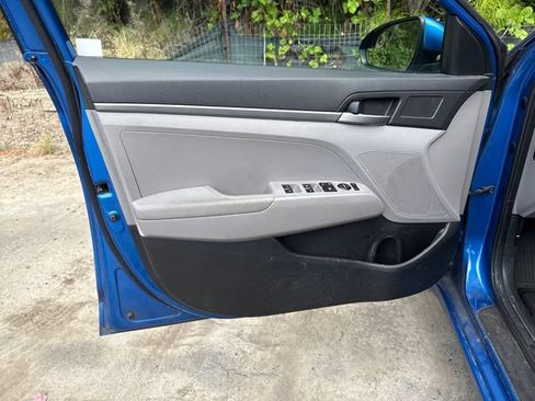 Used 2017 Hyundai Elantra SE FWD image 14