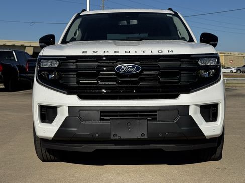 New 2025 Ford Expedition Active image 5