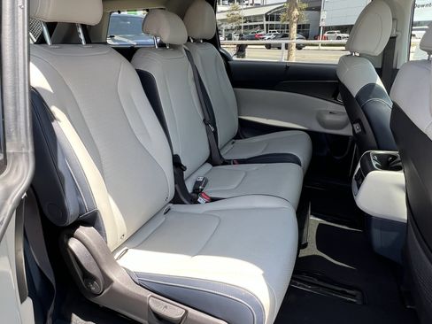 Certified 2026 Kia Carnival SX Prestige FWD image 18