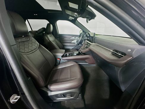 Used 2025 Ford Explorer Platinum w/ LUX Leather Package image 35