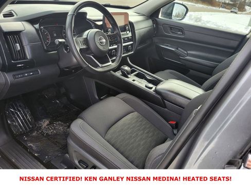 Certified 2025 Nissan Pathfinder SV image 25
