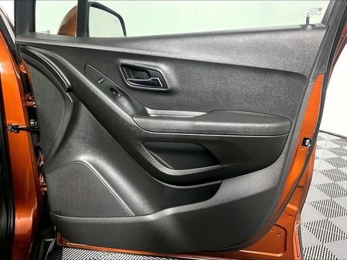 Used 2019 Chevrolet Trax LT w/ Driver Confidence Package FWD image 24