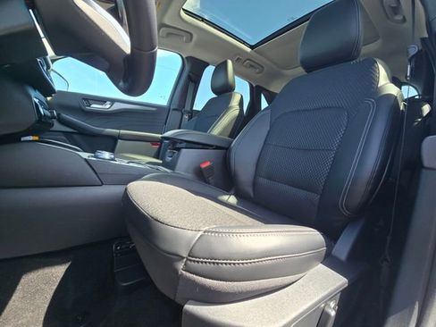 New 2025 Ford Escape SE image 17