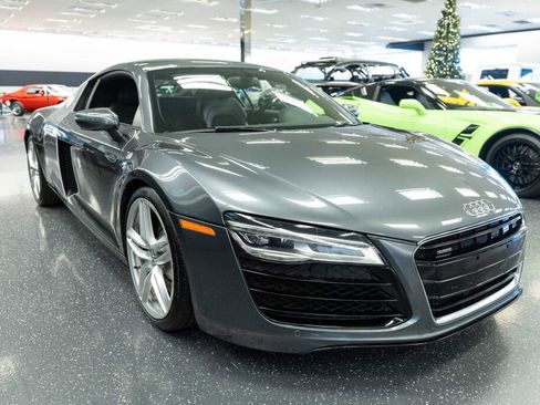 Used 2014 Audi R8 V8 w/ Convenience Package image 4