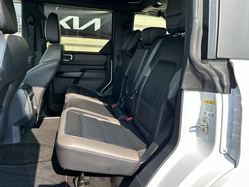 Used 2025 Ford Bronco Outer Banks AWD/4WD image 12