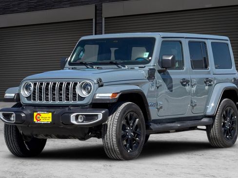 Used 2025 Jeep Wrangler Unlimited Sahara AWD/4WD image 9