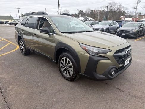 Used 2025 Subaru Outback Premium image 3