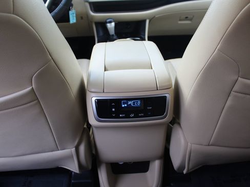 Used 2015 Toyota Highlander Plus AWD/4WD image 27