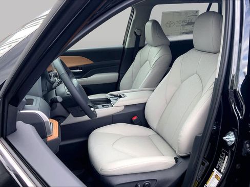 New 2026 Toyota Grand Highlander AWD Hybrid image 9