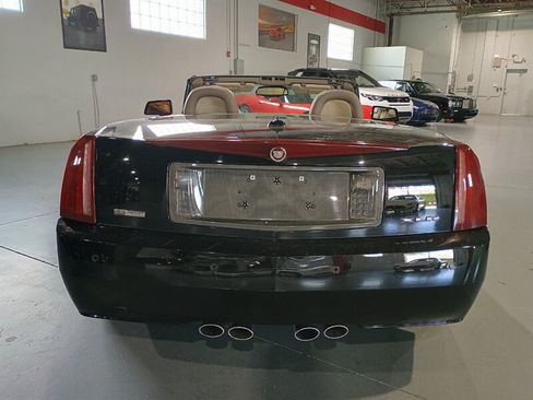 Used 2005 Cadillac XLR RWD image 4