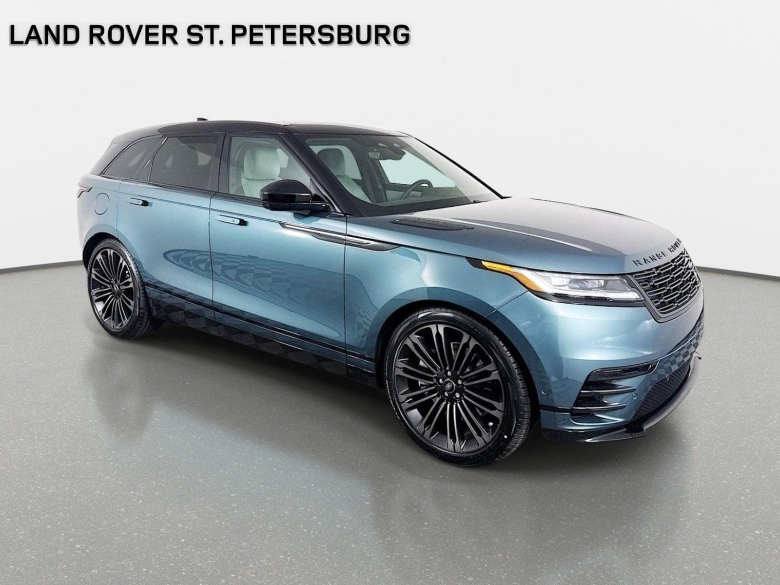 Used 2026 Land Rover Range Rover Velar Dynamic SE AWD/4WD image 3