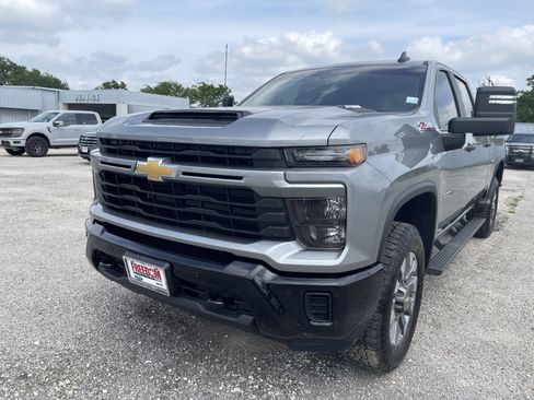 Used 2025 Chevrolet Silverado 2500 Custom w/ Custom Value Package AWD/4WD image 7