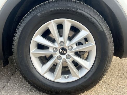 Used 2020 Kia Sorento LX image 14