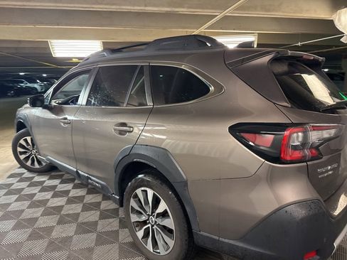 Used 2023 Subaru Outback Limited AWD/4WD image 5