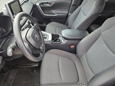 Used 2025 Toyota RAV4 XLE w/ Convenience Package image 18