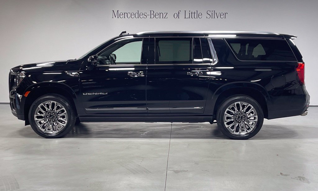 Used 2024 GMC Yukon XL Denali Ultimate AWD/4WD image 2