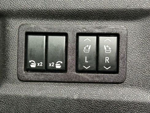 Used 2023 GMC Yukon XL AT4 w/ AT4 Premium Package image 16