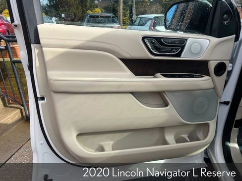 Used 2020 Lincoln Navigator L Reserve w/ Luxury Package image 17