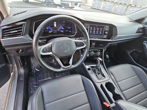 Used 2024 Volkswagen Jetta SE FWD image 15