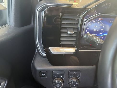 Used 2025 Chevrolet Silverado 1500 LT AWD/4WD image 18