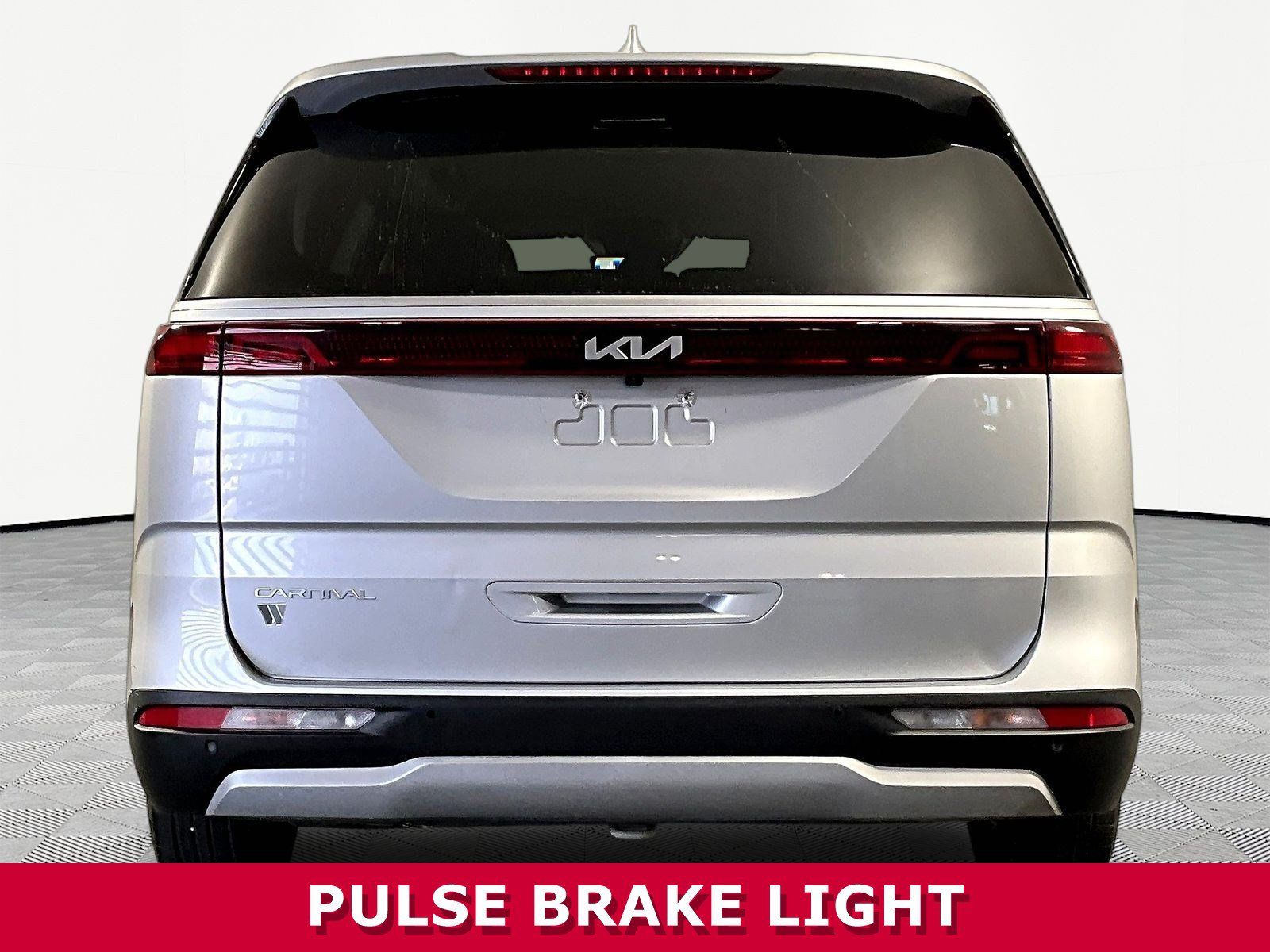 Used 2023 Kia Carnival LX FWD image 5