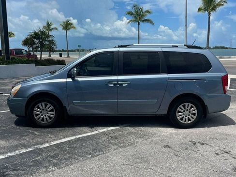 Used 2012 Kia Sedona LX FWD image 2