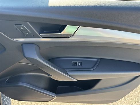 Certified 2025 Audi Q5 2.0T Premium w/ Convenience Plus Package image 30