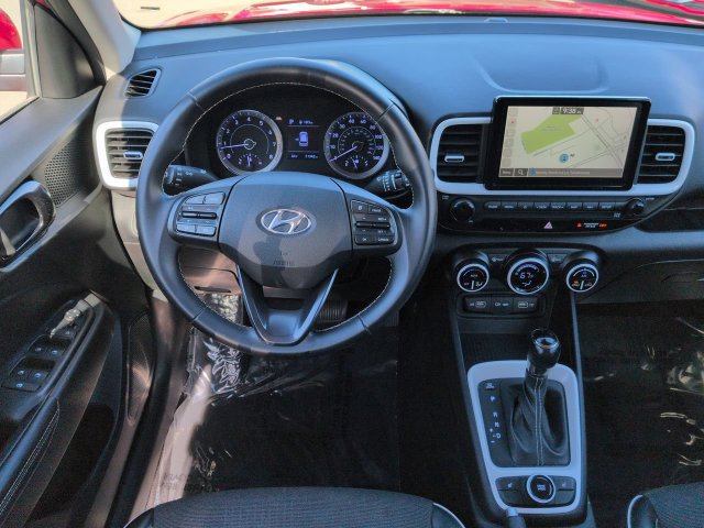 Used 2022 Hyundai Venue Limited FWD image 16