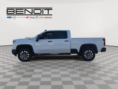 Used 2024 Chevrolet Silverado 2500 Custom w/ Custom Convenience Package AWD/4WD image 2