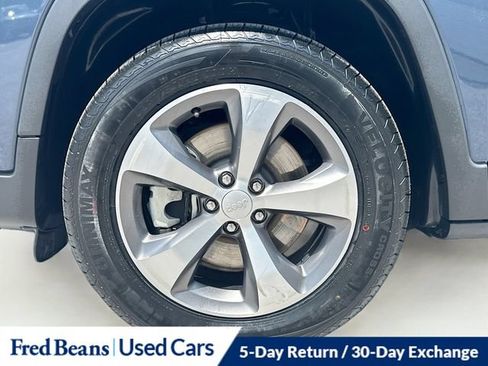 Certified 2021 Jeep Cherokee Limited w/ Elite Package AWD/4WD image 40