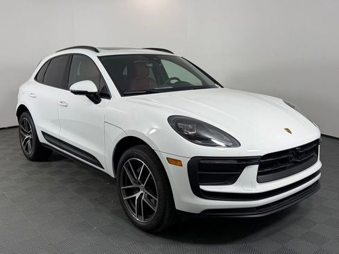 Certified 2026 Porsche Macan AWD/4WD image 9
