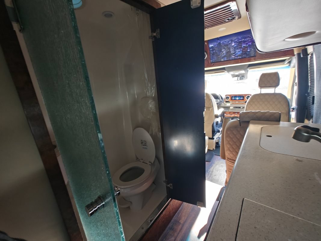 Used 2020 Mercedes-Benz Sprinter 3500 w/ Windows All Around Package image 37