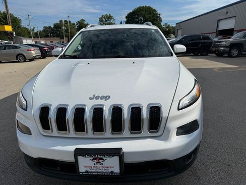 Used 2016 Jeep Cherokee Latitude FWD image 4