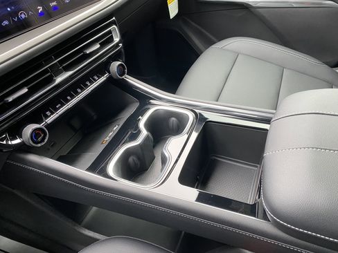 Used 2026 Chevrolet Traverse LT image 30