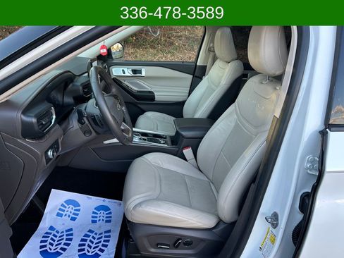 Certified 2020 Ford Explorer Platinum w/ Premium Technology Package image 9