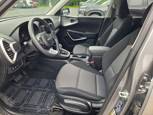 Used 2025 Kia Soul LX w/ LX Technology Package FWD image 19