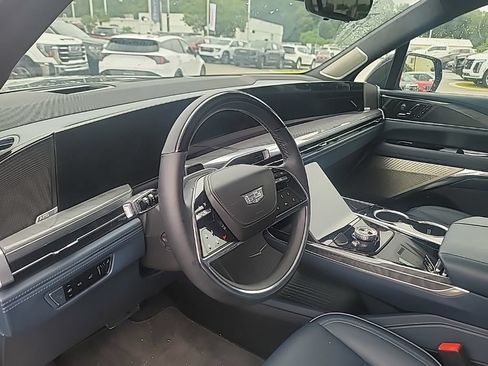 Used 2025 Cadillac Escalade IQ Luxury 2 AWD/4WD image 14