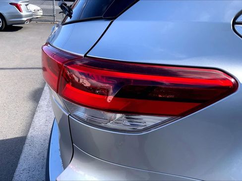Used 2019 Toyota Highlander XLE AWD/4WD image 32