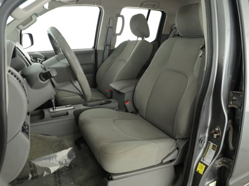 Used 2016 Nissan Frontier SV image 10