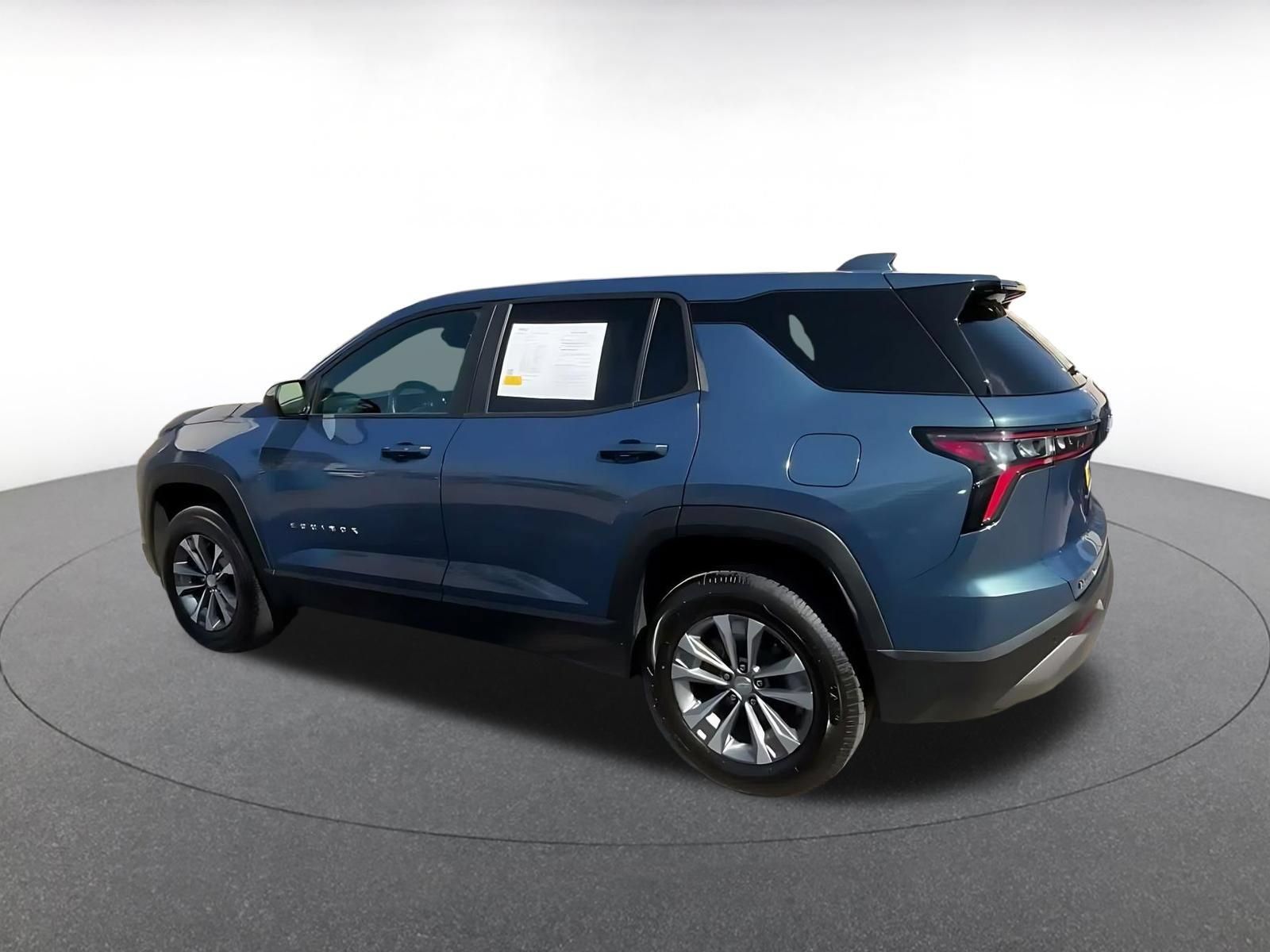 Used 2025 Chevrolet Equinox LT FWD image 9