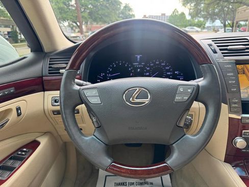 Used 2011 Lexus LS 460 w/ Comfort Pkg RWD image 17