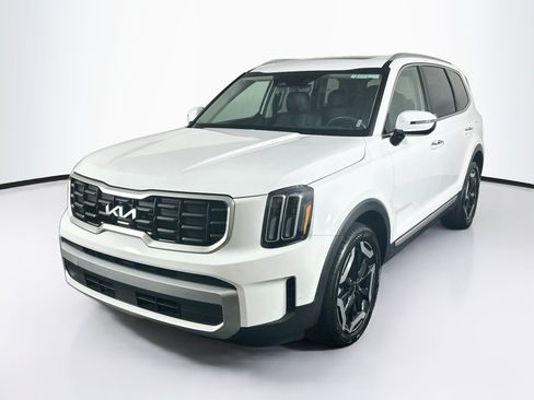 Used 2025 Kia Telluride S FWD image 3